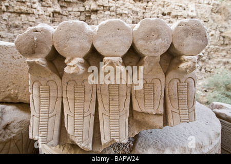 Kaputt Teil der Fries im Tempel von Dendera, Niltal, Ägypten, Nordafrika Stockfoto