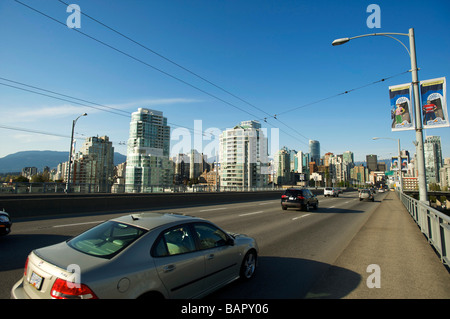 Fahrer in Vancouver entlang der Granville Street Bridge.  Vancouver, BC, Kanada Stockfoto