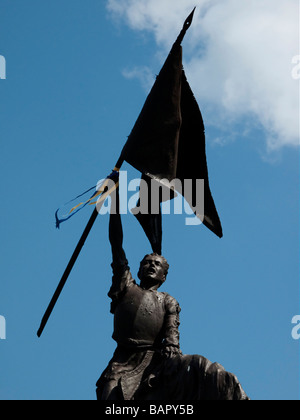 Das Reiterstandbild Border Reiver auf High Street in der schottischen Grenze Stadt Hawick, Schottland Stockfoto