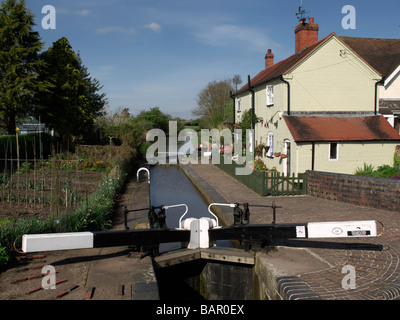 Schleusenwärter Canalside Hütte Worcester und Birmingham Kanal Astwood sperrt Hanbury Worcestershire Midlands England Stockfoto