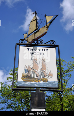 Schiff Hotel, High Street, Weybridge, Surrey, England, Vereinigtes Königreich Stockfoto