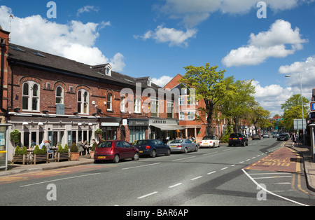 UK England Cheshire Alderley Edge London Road Geschäfte im Dorfzentrum Stockfoto