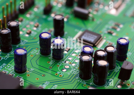 Platine mit Bauteilen hautnah Stockfoto