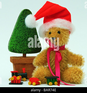 Mini-Weihnachtsmann-Teddybär mit Baum-Zug-Set (Mini tragen Sammlung) Stockfoto