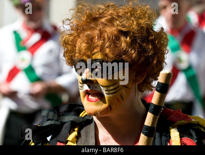 Mitglied der Hobos Morris Seite fegt Festival Stockfoto