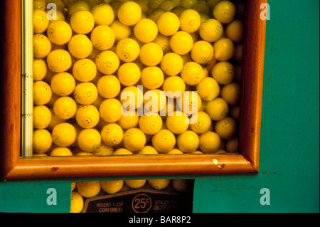 Bunte Kaugummi Ballmaschine Stockfoto