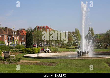 Brunnen auf dem Campus in Welwyn Garden City in Hertfordshire Stockfoto