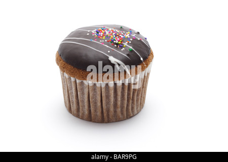 Schokolade Cupcake isoliert auf weißem Hintergrund Stockfoto