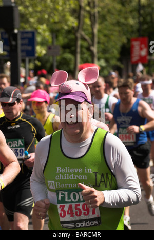 Kostümierte Läufer in den London-Marathon 2009. Stockfoto