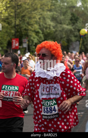 Kostümierte Läufer in den London-Marathon 2009. Stockfoto