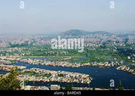 Hausboote in einen See, Dal, Srinagar, Jammu und Kaschmir, Indien Stockfoto