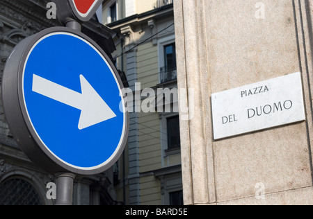 Traffic-Zeichen auf Platz Piazza Duomo in Mailand Italien Stockfoto