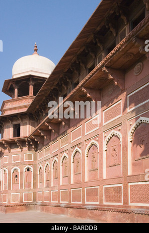 Niedrigen Winkel Ansicht eines Forts, Jahangiri Mahal, Agra Fort, Agra, Uttar Pradesh, Indien Stockfoto