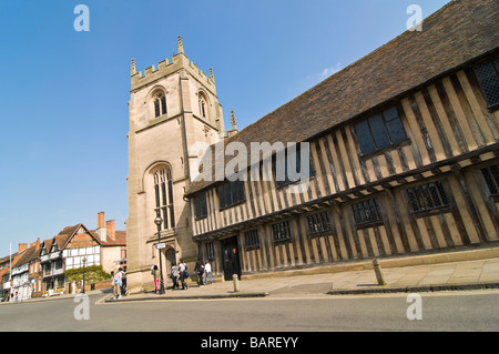 Horizontalen Weitwinkel des alten Tudor Armenhäuser Gilde Kapelle und Nash Hauses in der Church Street an einem sonnigen Tag Stockfoto