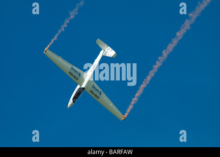 Ein Segelflugzeug im Kunstflug Stockfoto