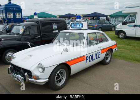 Ein klassisches MGB GT-Polizeiauto Stockfoto