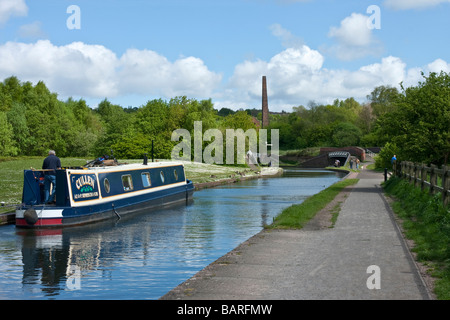 "Narrow Boat' vor Anker am Kanalsystem Ende" Windmühle"in der"Black Country" Stockfoto