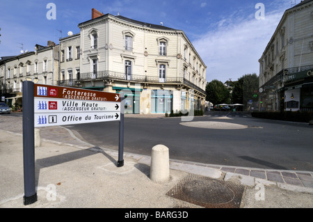 Kreisverkehr Richtung Chinon unterschreibt Indre-et-Loire-Frankreich Stockfoto