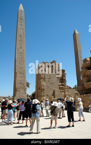 Karnak-Tempel & Touristen Ägypten Stockfoto