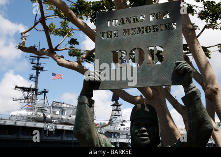 Bob hoffe Tribut von Eugen Daub & Steven Whyte hinter ist die uss Midway Hafen fahren Embarcadero San Diego Kalifornien Usa Stockfoto