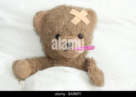 Teddy im Krankenhaus Stockfoto