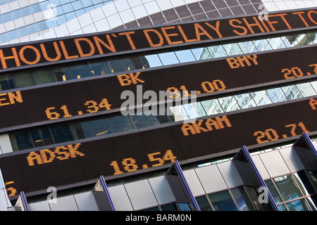 Stock Ticker Display am Times Square, NYC 2009 Stockfoto