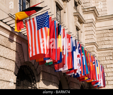 Roh von internationalen Fahnen Stockfoto