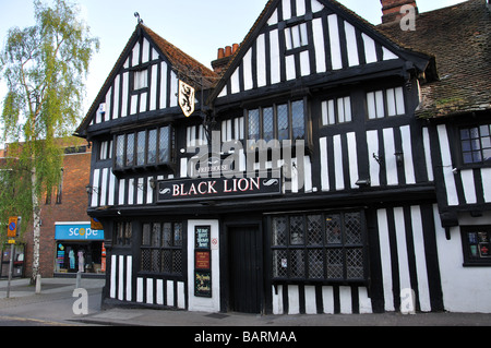 16th Century The Black Lion Inn, Bridge Street, Bishop’s Stortford, Hertfordshire, England, Vereinigtes Königreich Stockfoto