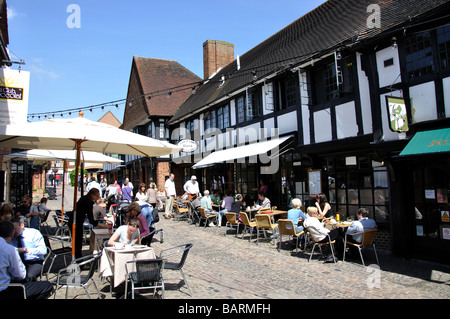 Gartenrestaurants, Löwe & Lamm Hof, Farnham, Surrey, England, Vereinigtes Königreich Stockfoto