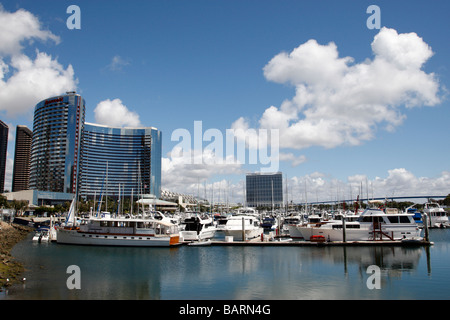 Blick auf den Embarcadero Marina Park mit dem modernen Marriott-Hotel in den Hintergrund San Diego Kalifornien usa Stockfoto