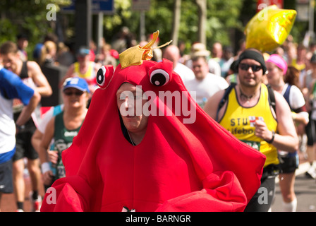 Kostümierte Läufer in den London-Marathon 2009. Stockfoto