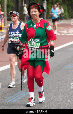 Kostümierte Läufer in den London-Marathon 2009. Stockfoto