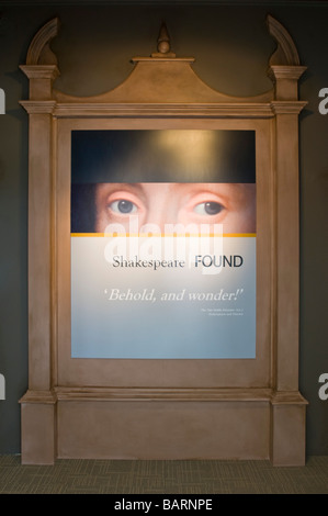 Eingang zur Ausstellung "Shakespeare gefunden" im Shakespeare Birthplace Trust. Stockfoto