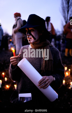 Greenham Berkshire UK Dezember 1982 Demonstranten auf das Friedenslager Greenham Common Frauen s Stockfoto