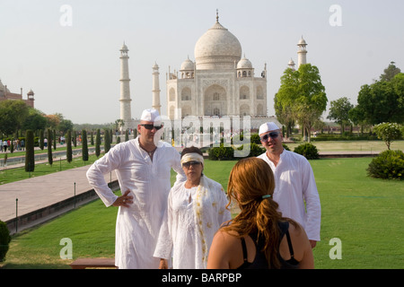 Indien Agra Taj Mahal die drei israelischen Richter der israelischen Version von American Idol vor Ort für Talent scouting Stockfoto