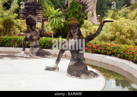 Sala Keo Kou, ein Park mit sehr großen Betonfiguren / Skulpturen, die das Leben des Lords Buddha darstellt. Stockfoto