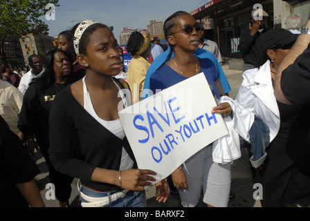 Harlem Mütter S A V E stoppen ein weiteres gewaltsames Ende März Lenox Avenue in Harlem in New York Stockfoto