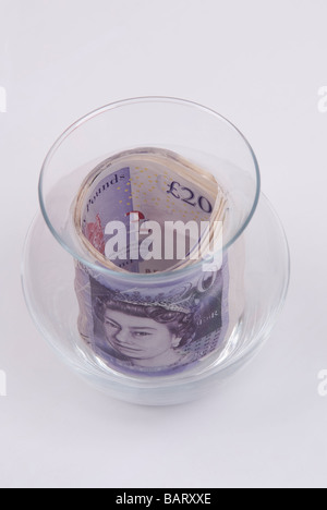 Geld in ein Glas Stockfoto