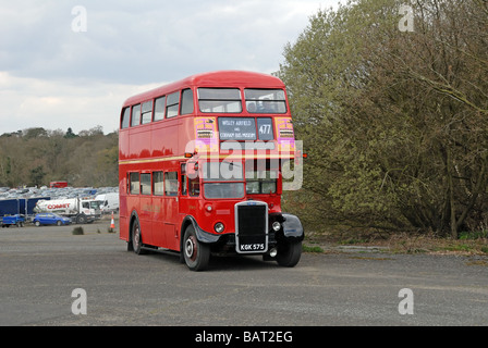 Dreiviertel Vorderansicht des KGK 575 London Bus Unternehmen RTW 75 als Zubringer-Bus auf der jährlichen Frühjahrstagung des Bus Museum Cobham verwendet wird Stockfoto