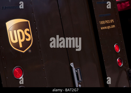 UPS-Logo ist auf einen Lieferwagen gesehen. Stockfoto