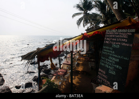 Ein Strandrestaurant Seite in der Nähe von Arambol Beach im nördlichen Goa in Indien. Stockfoto