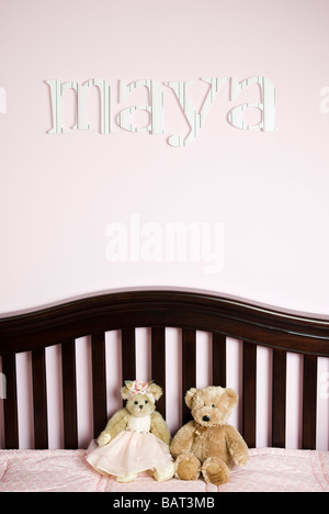 Baby-Krippe mit Teddybären Stockfoto