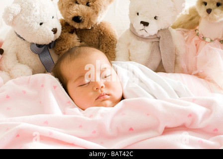 Porträt von Babymädchen schläft Stockfoto