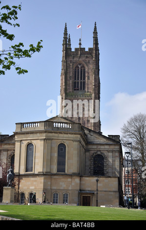 Derby Cathedral aus Cathedral Green, Derby, Derbyshire, England, Großbritannien Stockfoto