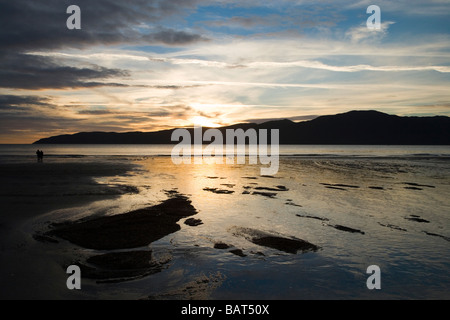 Sonnenuntergang über Kapiti Island und Paraparaumu Beach Kapiti Coast Nordinsel Neuseeland Stockfoto