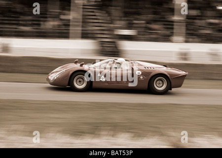 Klassische Oldtimer Alfa Romeo 33/2 Daytona 1968 Le Mans Auto Racing in Goodwood Festival der Geschwindigkeit Stockfoto