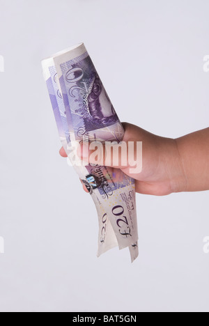 Kind an der Hand halten britische Geld Stockfoto