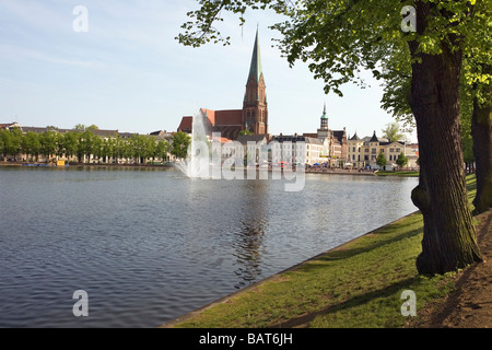 Pfaffenteich mit Dom, Schwerin, Mecklenburg Vorpommern, Deutschland Stockfoto