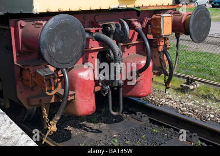 Diesel Locomotive Zug Ankunft in Quorn & Woodhouse Bahnhof in Leicestershire an der Great Central Line. Stockfoto