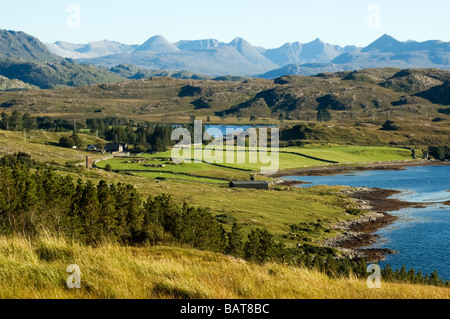 Ein Blick vom Rubha Thurnaig über Loch Ewe in Richtung Beinn Eighe, Westküste Schottlands. Stockfoto